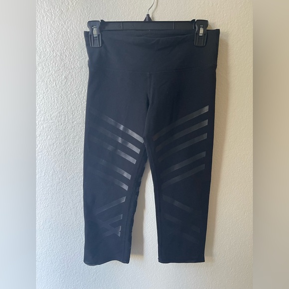 ALO Yoga Black Chevron Leggings - Picture 2 of 4